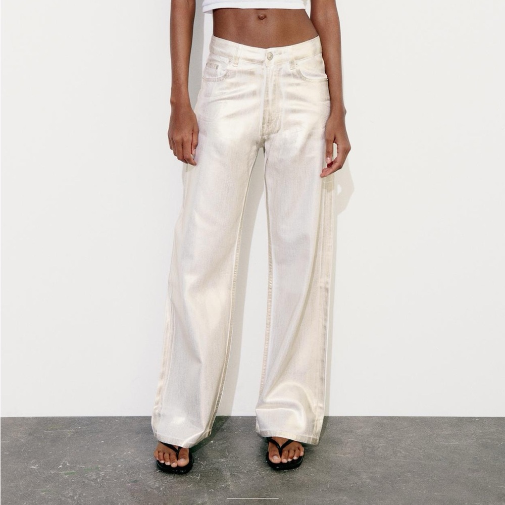 BRAND NEW ZARA: MID WAIST LOOSE FOIL JEANS